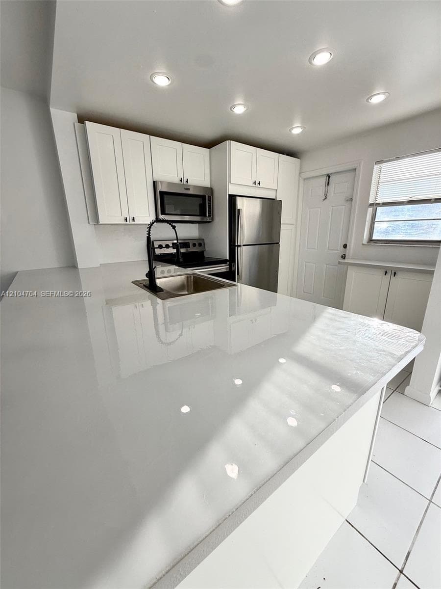 BISC LAKE GARDENS NO 2 BL · #K107 in Aventura - Photo 2