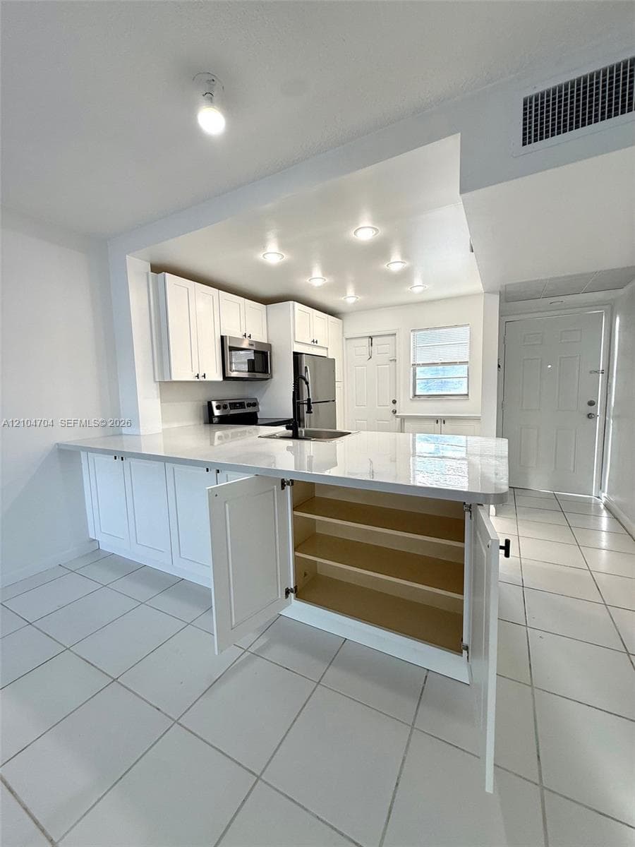 BISC LAKE GARDENS NO 2 BL · #K107 in Aventura - Photo 7