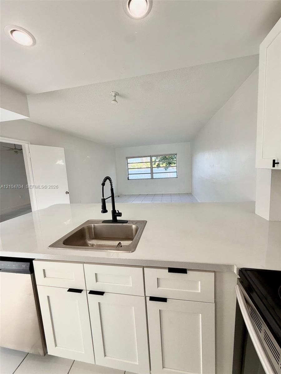 BISC LAKE GARDENS NO 2 BL · #K107 in Aventura - Photo 8
