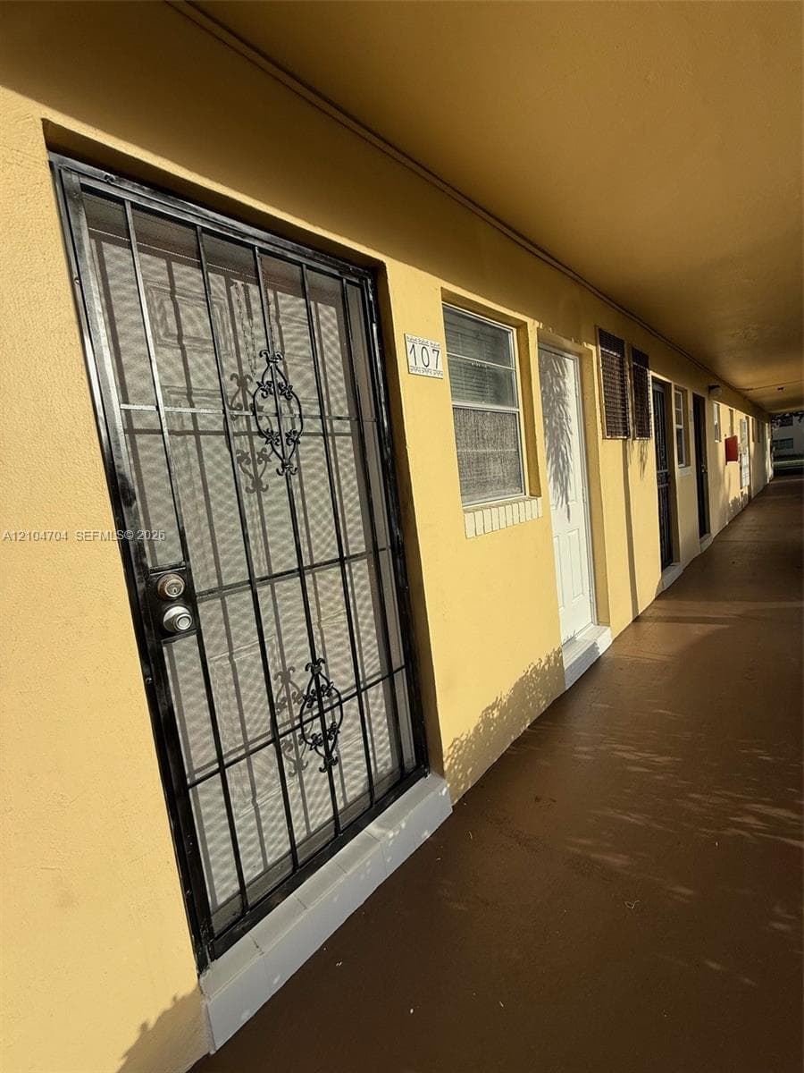 BISC LAKE GARDENS NO 2 BL · #K107 in Aventura - Photo 21