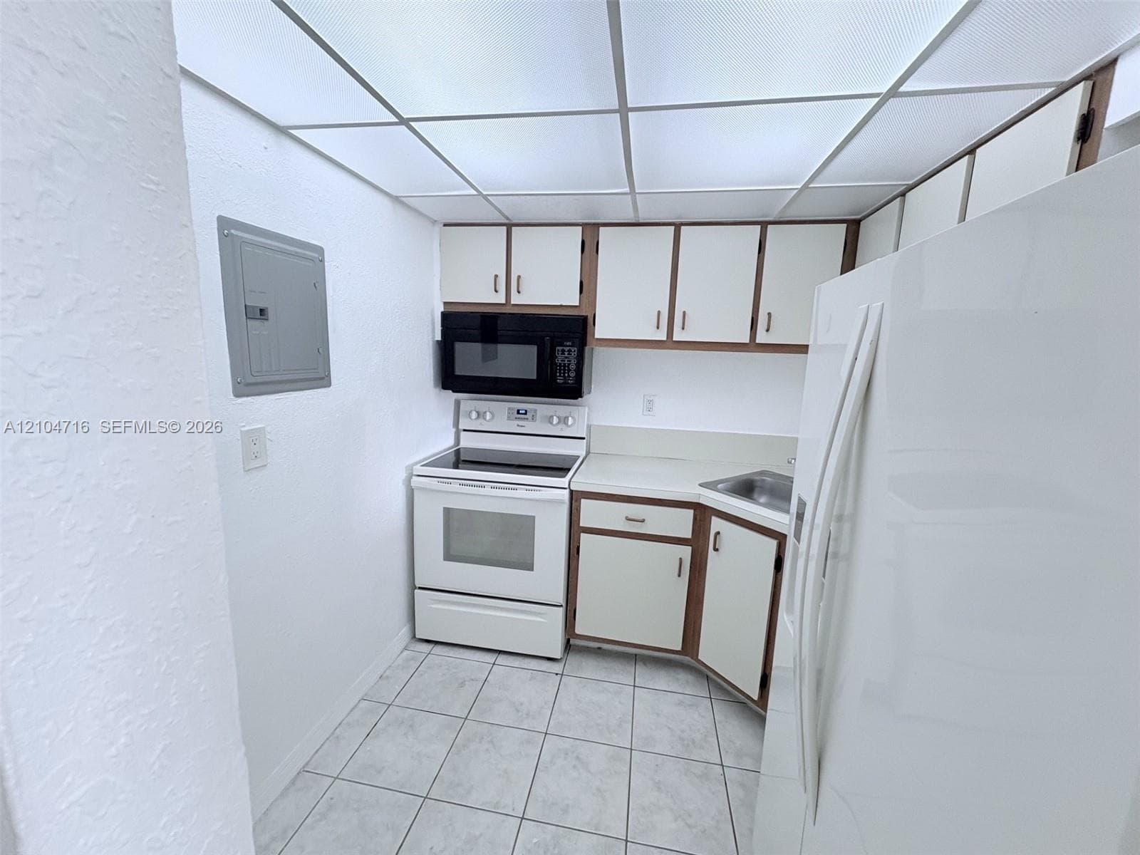 YOLANDA VILLAS CONDO · #915W in Miami - Photo 3