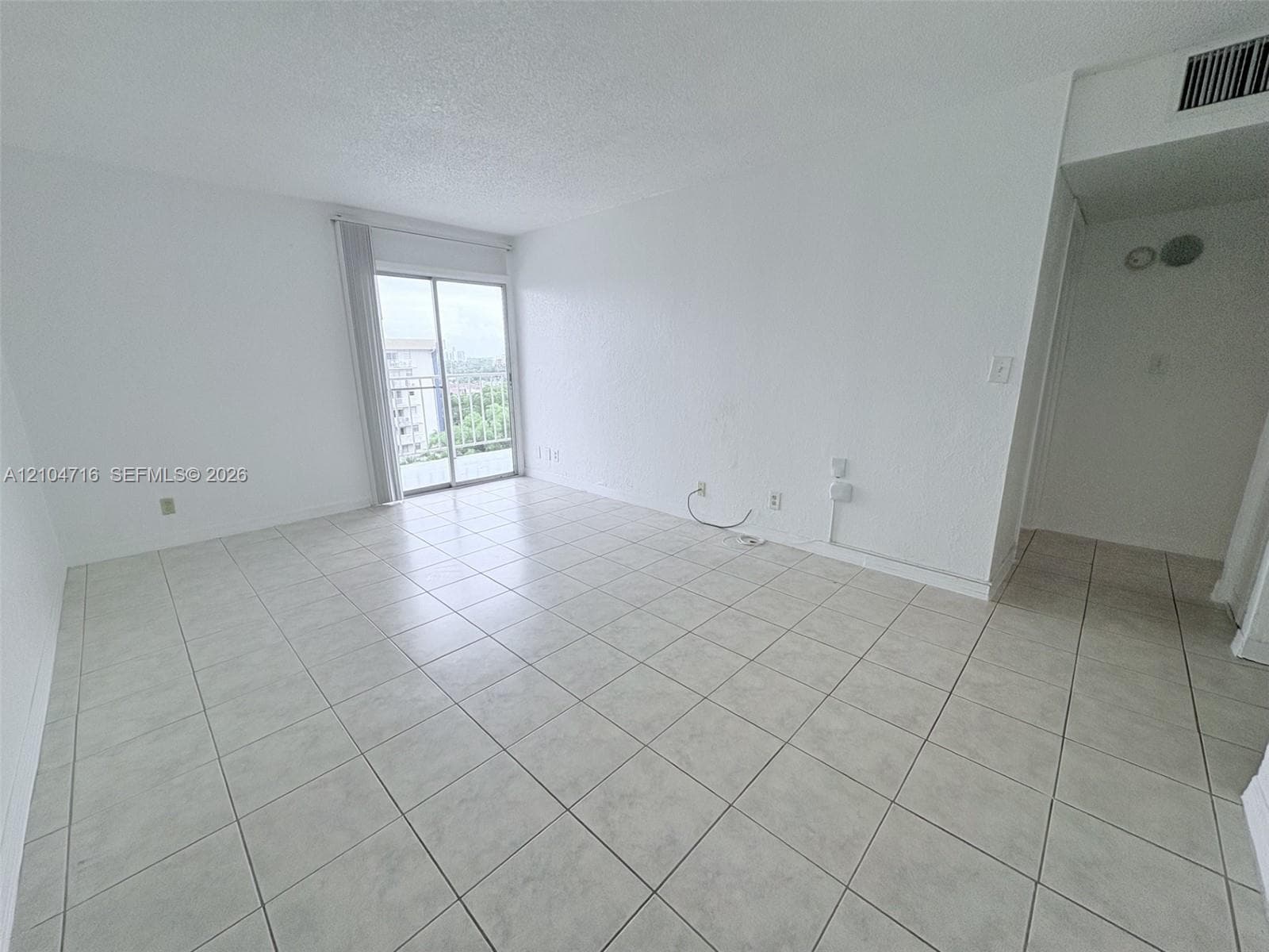 YOLANDA VILLAS CONDO · #915W in Miami - Photo 4