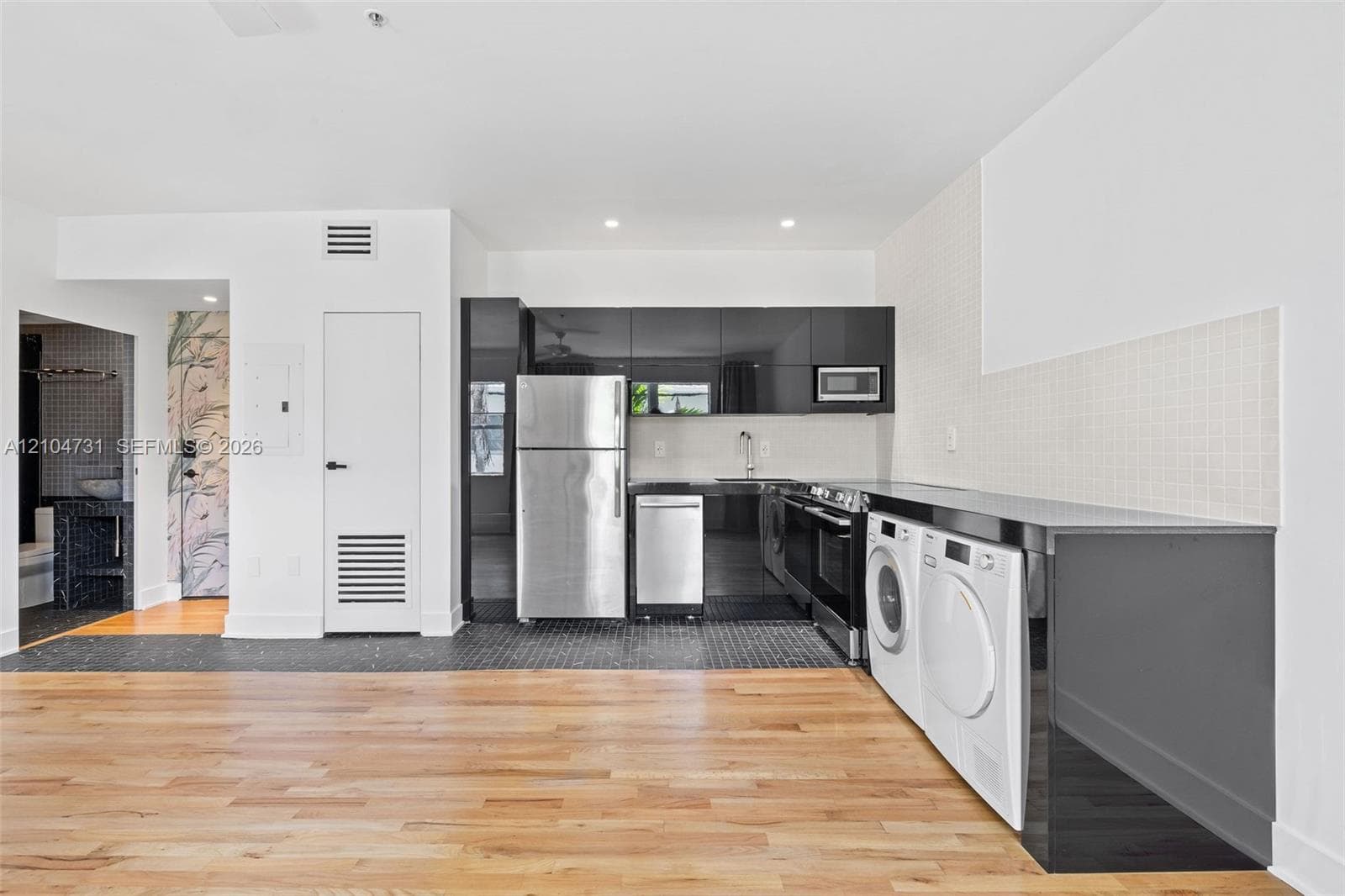 HAMILTON CONDO · #206 in Miami Beach - Photo 5