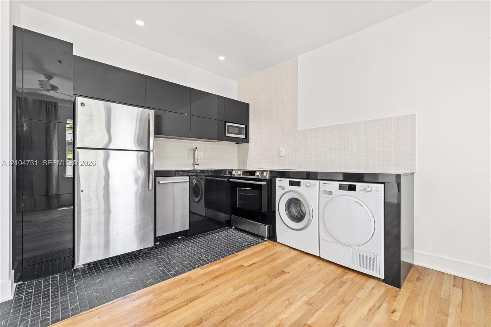HAMILTON CONDO · #206 in Miami Beach - Photo 4