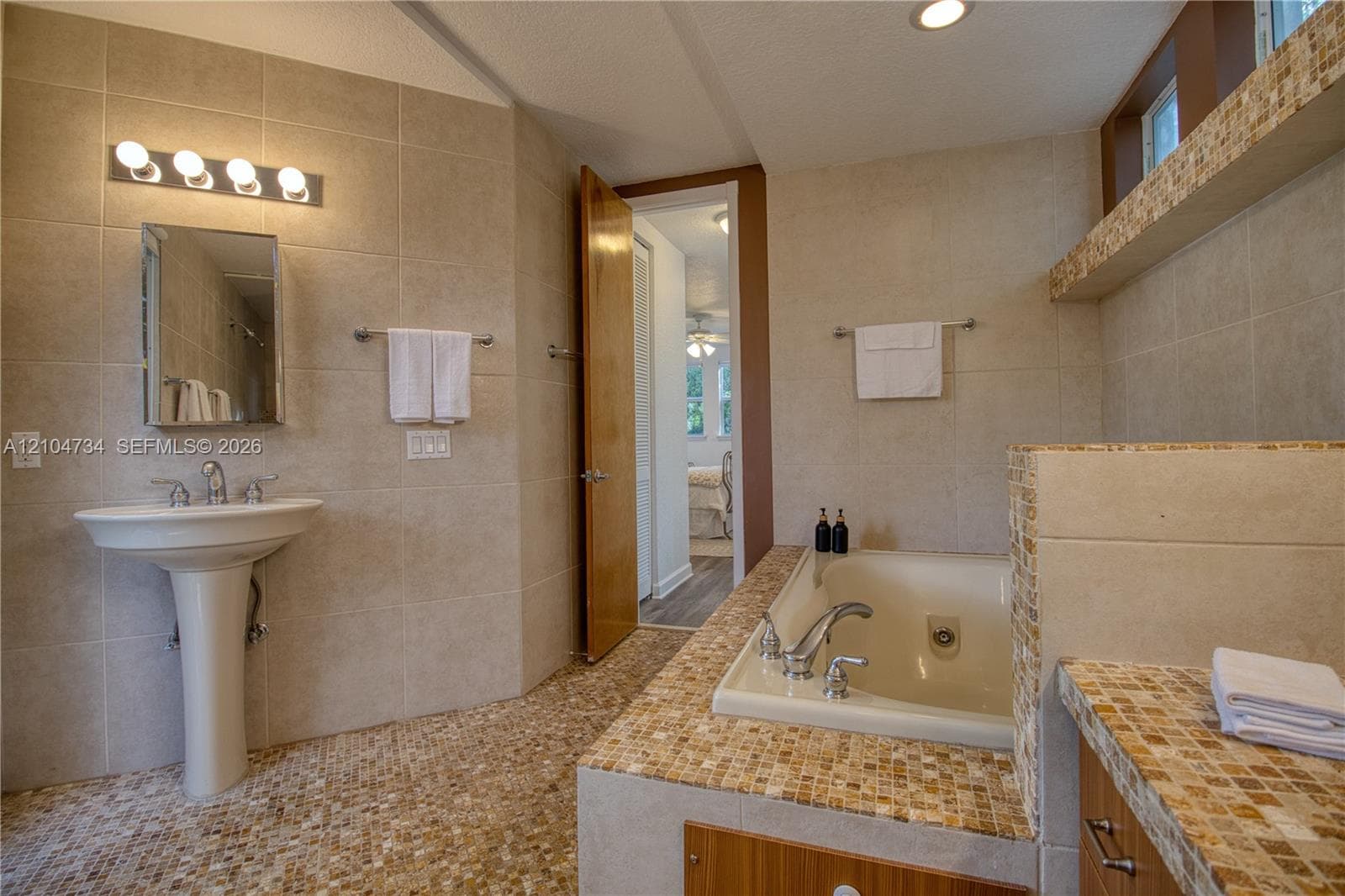 Master en suite bathroom