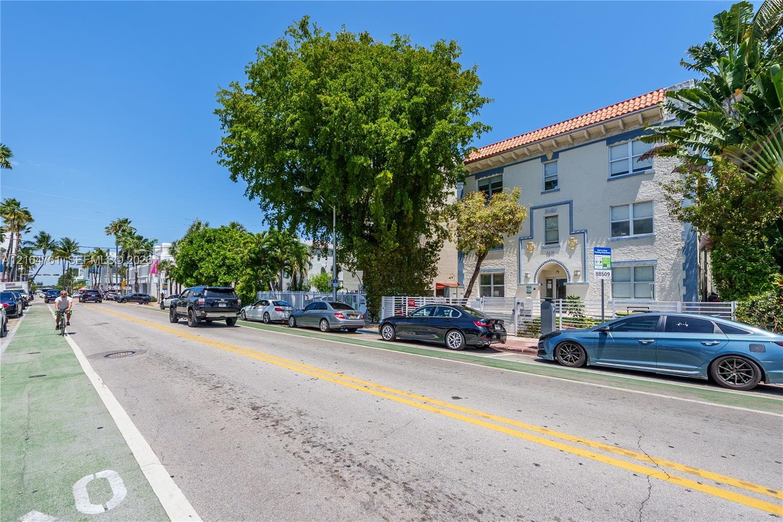 Lincoln Road is right outside your door along with a host of other attractions, shopping, dining, and the beach!