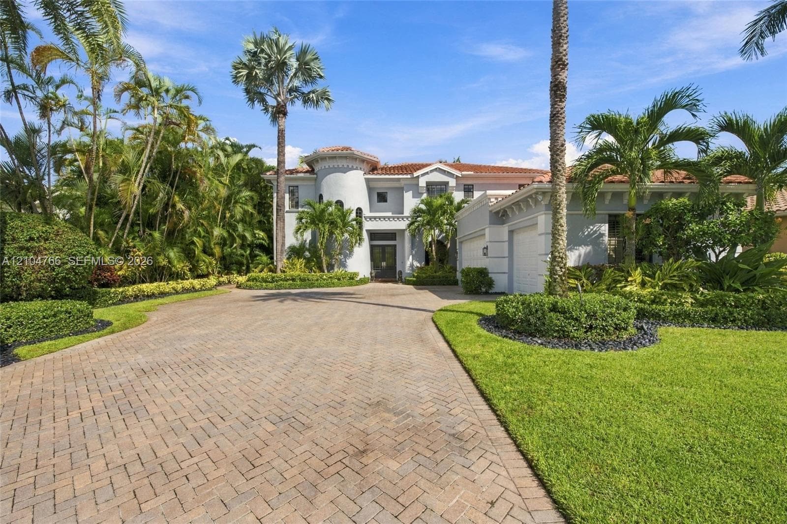 5123 Isabella Dr photo 2