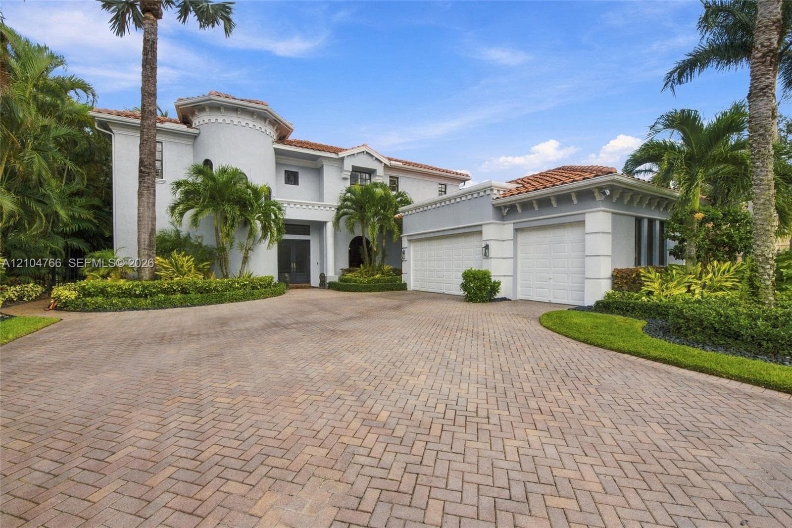 5123 Isabella Dr photo 3