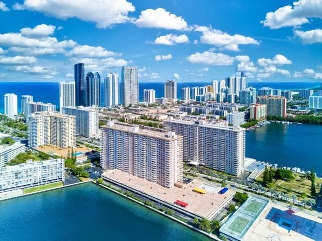 WINSTON TOWERS 100 · #615 in Sunny Isles Beach - Photo 20