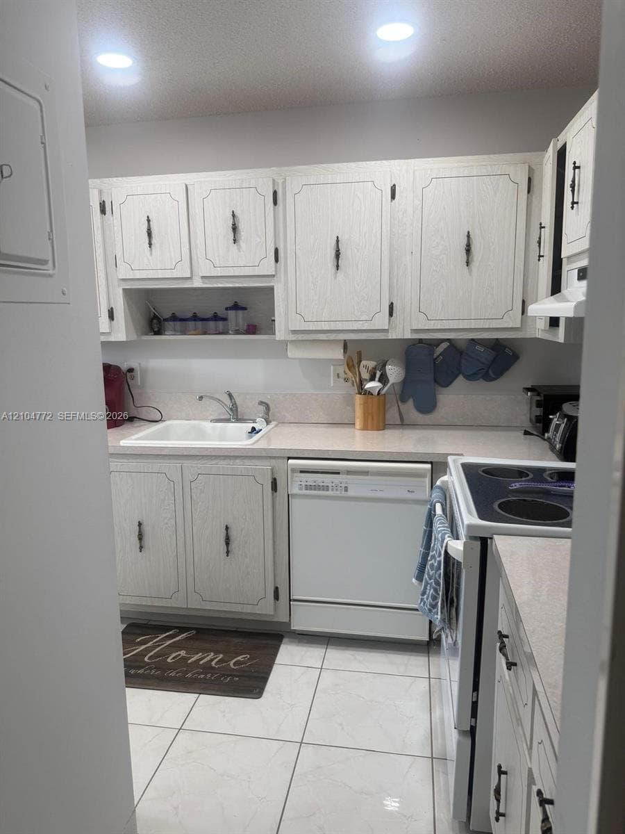 PINE OF DELRAY NORTH COND · #202 in Delray Beach - Photo 16