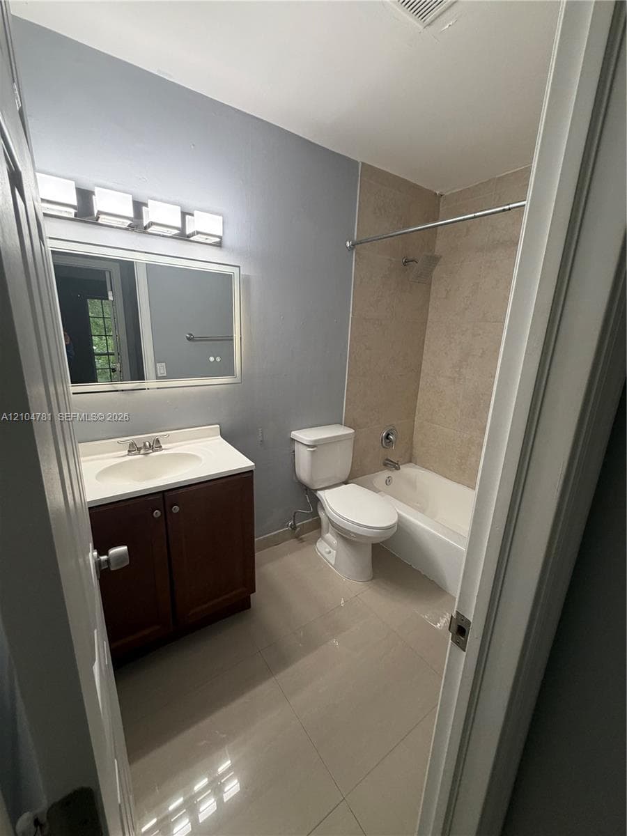 SPANISH TRACE CONDO · #I16 in Miami - Photo 4