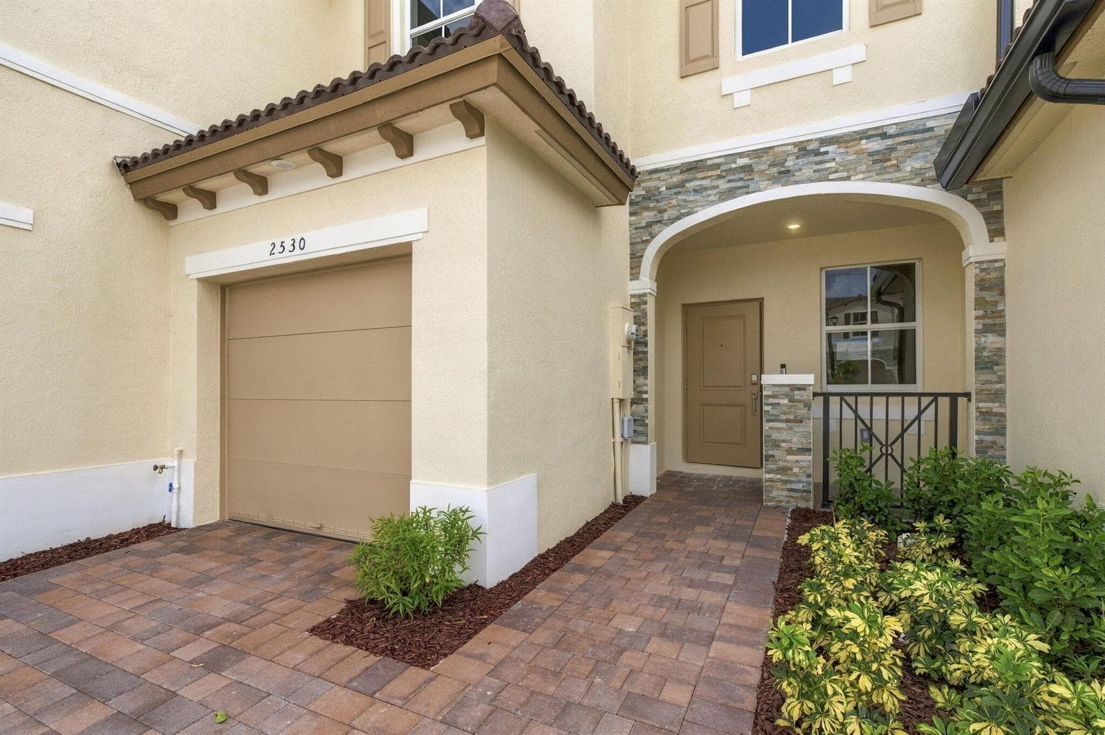 5-web-or-mls-2530-se-25th-dr