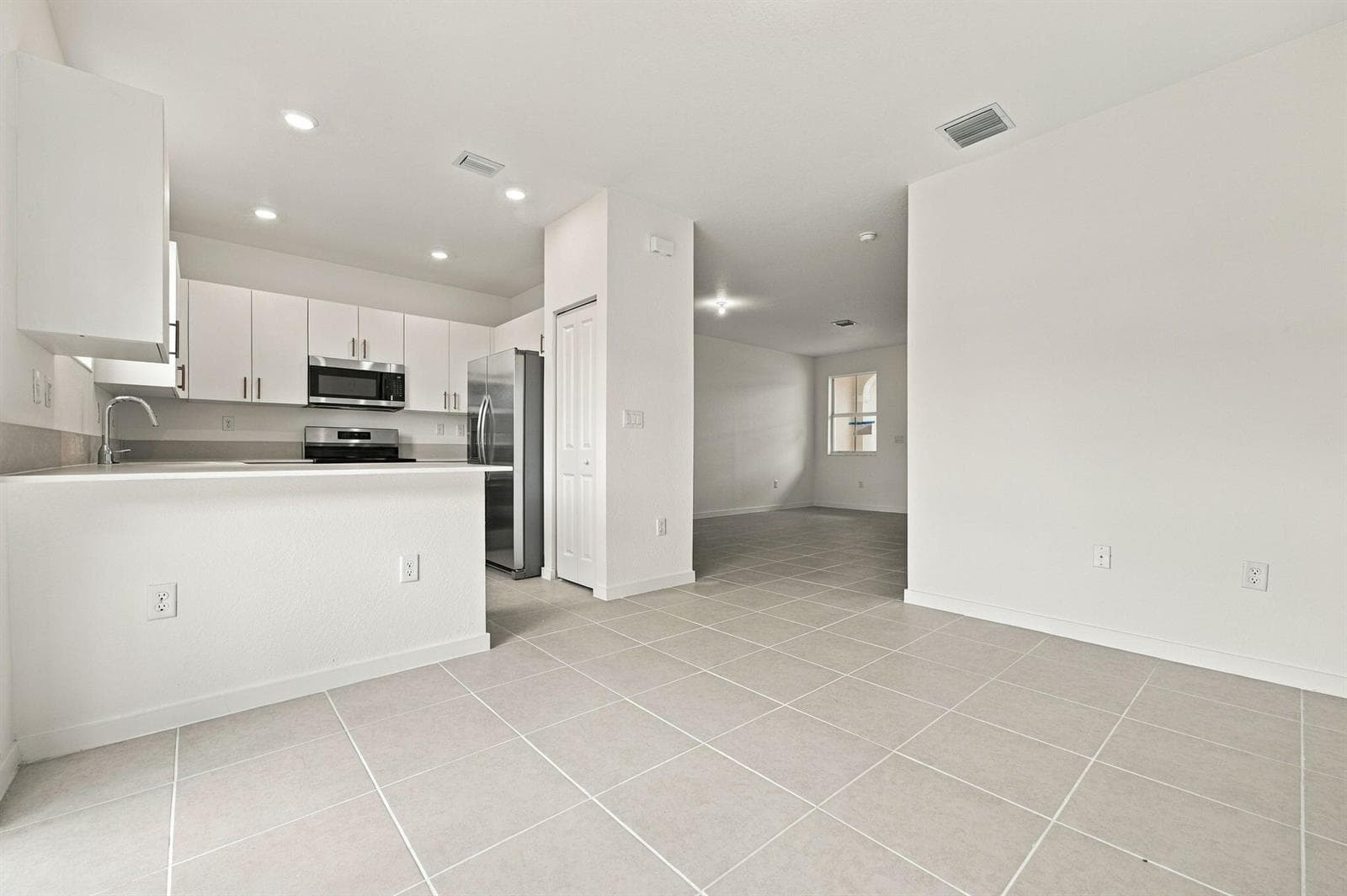 10-web-or-mls-2530-se-25th-dr