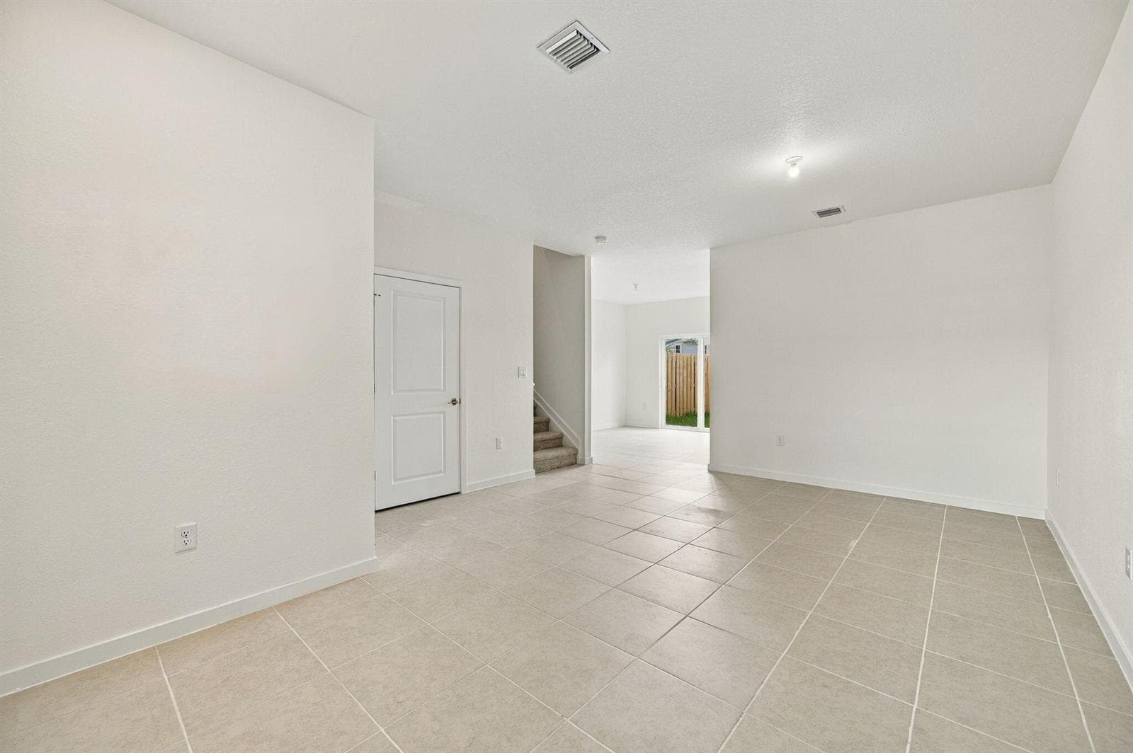 8-web-or-mls-2530-se-25th-dr