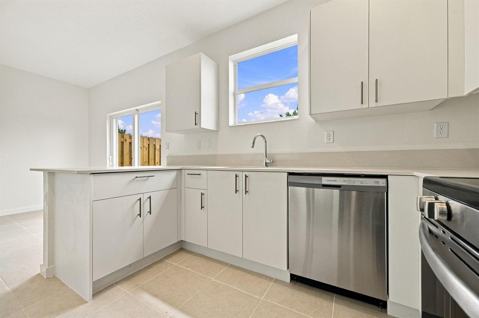 14-web-or-mls-2530-se-25th-dr