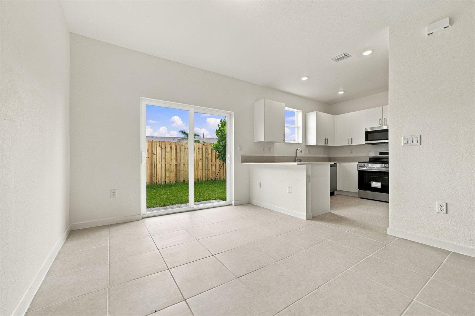 11-web-or-mls-2530-se-25th-dr