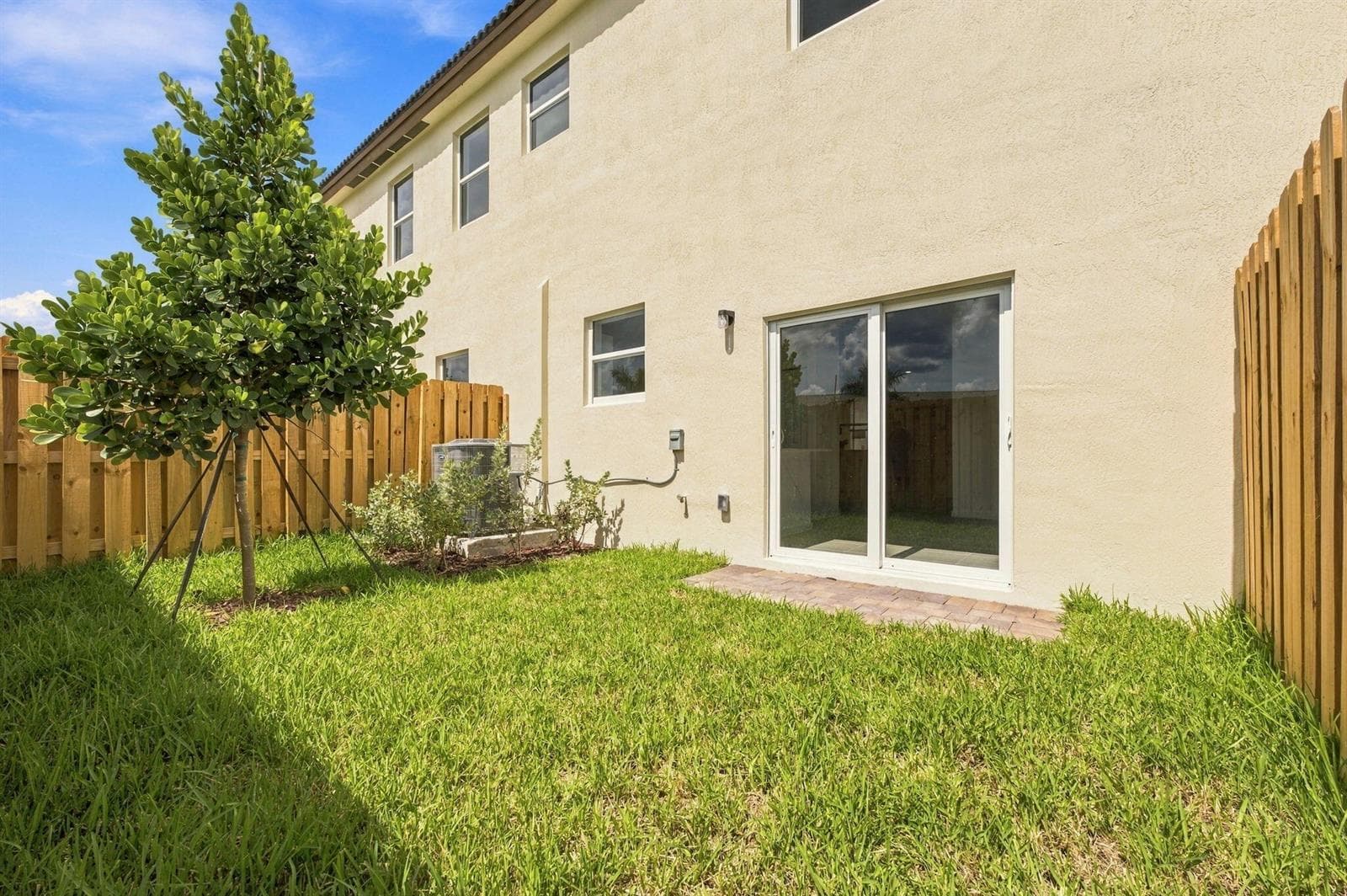28-web-or-mls-2530-se-25th-dr