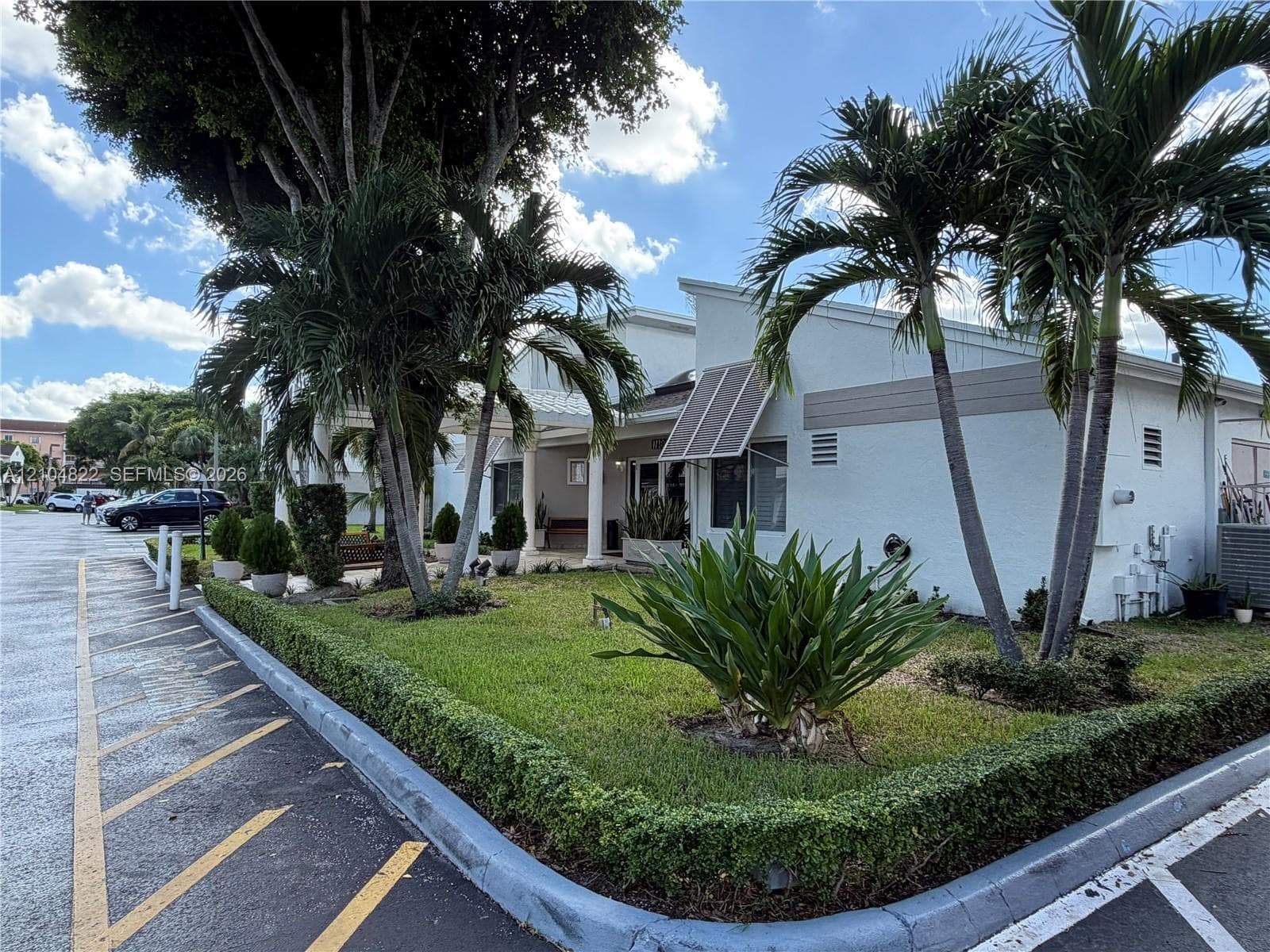 ANTIGUA AT CNTRY CLUBOF M · #F-20 in Hialeah - Photo 2