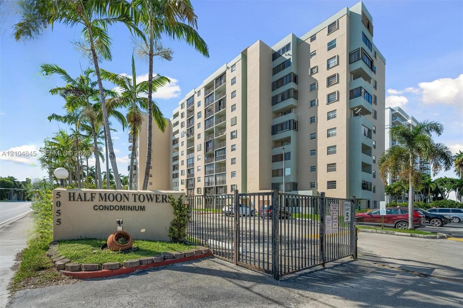 HALF MOON TOWER · #908 in Miami - Photo 16