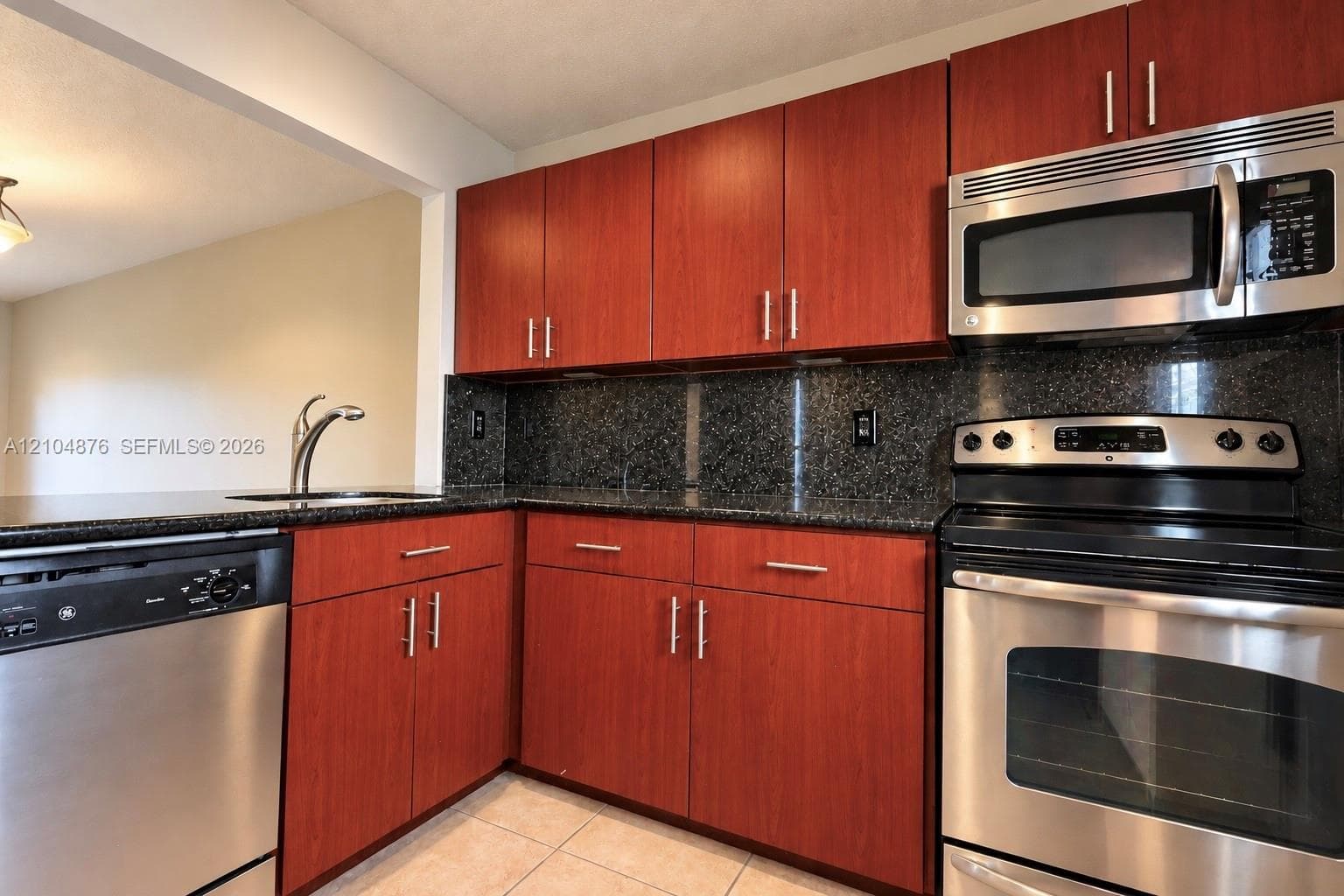 VILLAGE OF KINGS CREEK CO · #L405 in Miami - Photo 1