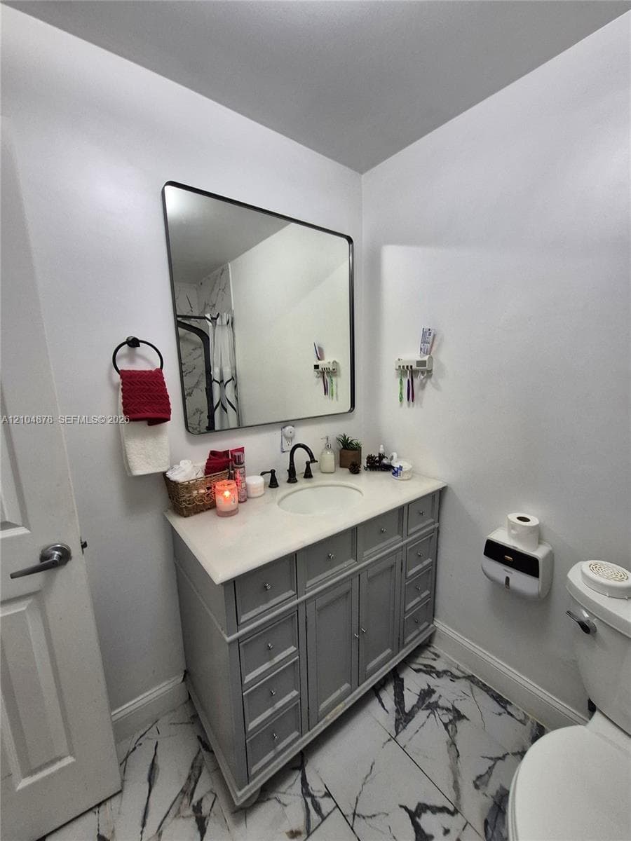 203 NE 12th Ave #203 photo 26