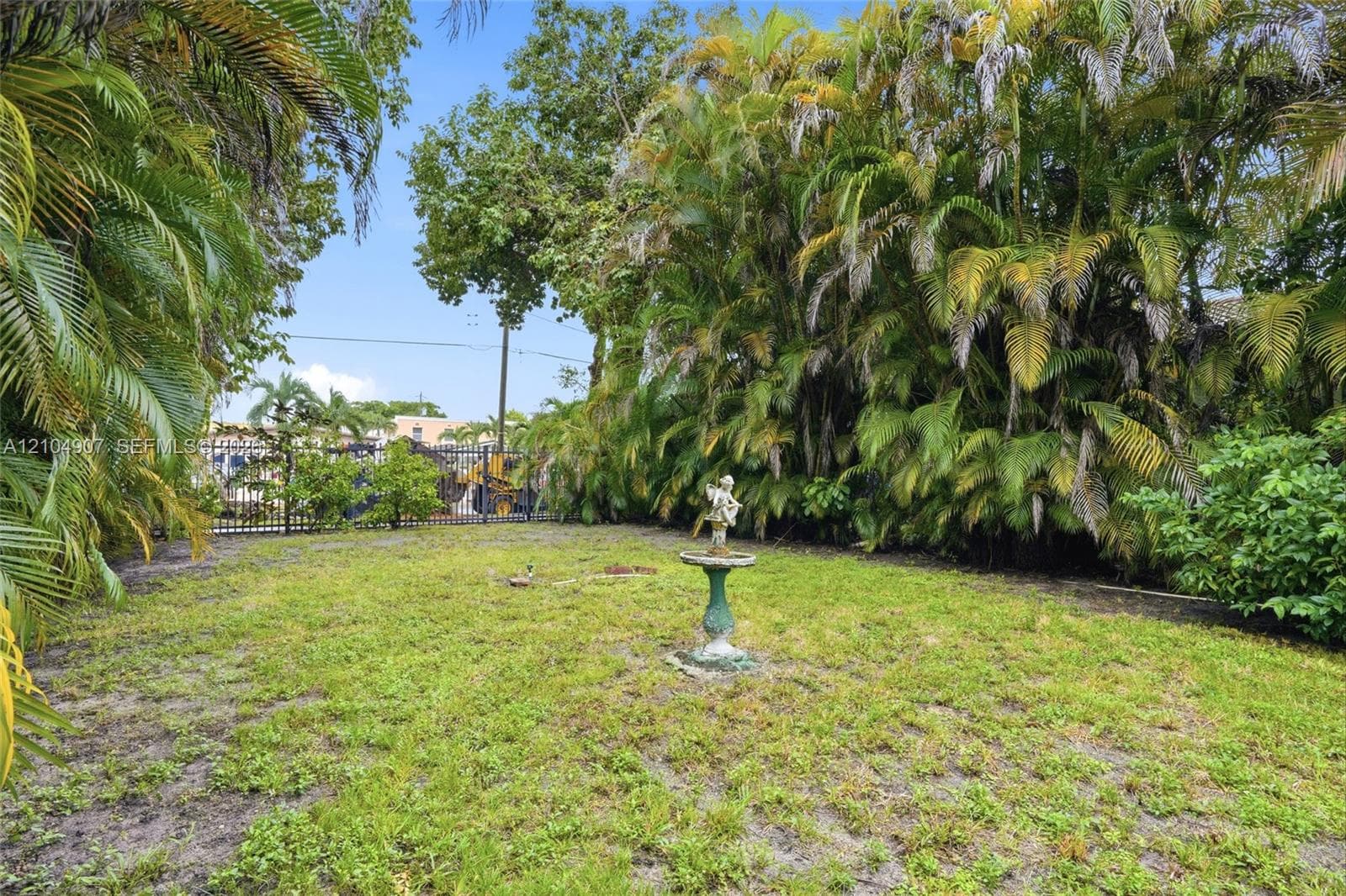 2347 SW 18th St photo 22