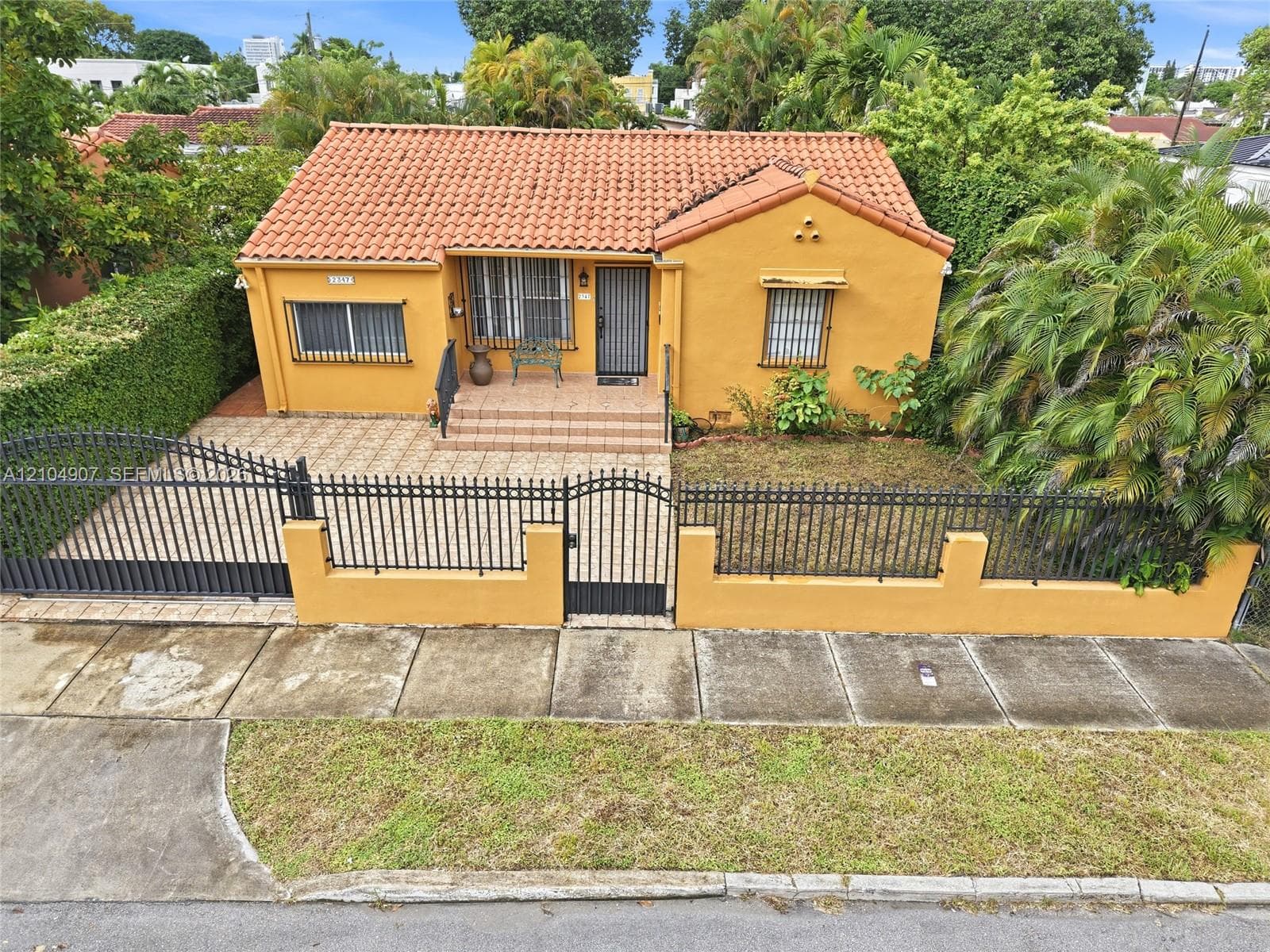2347 SW 18th St photo 32