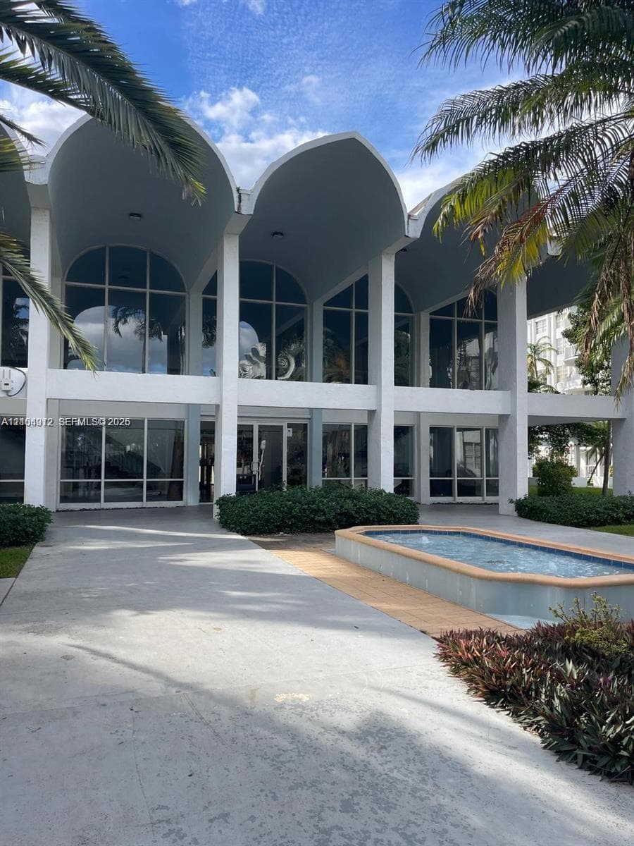 MONTECARLO · #C-105 in Miami - Photo 2