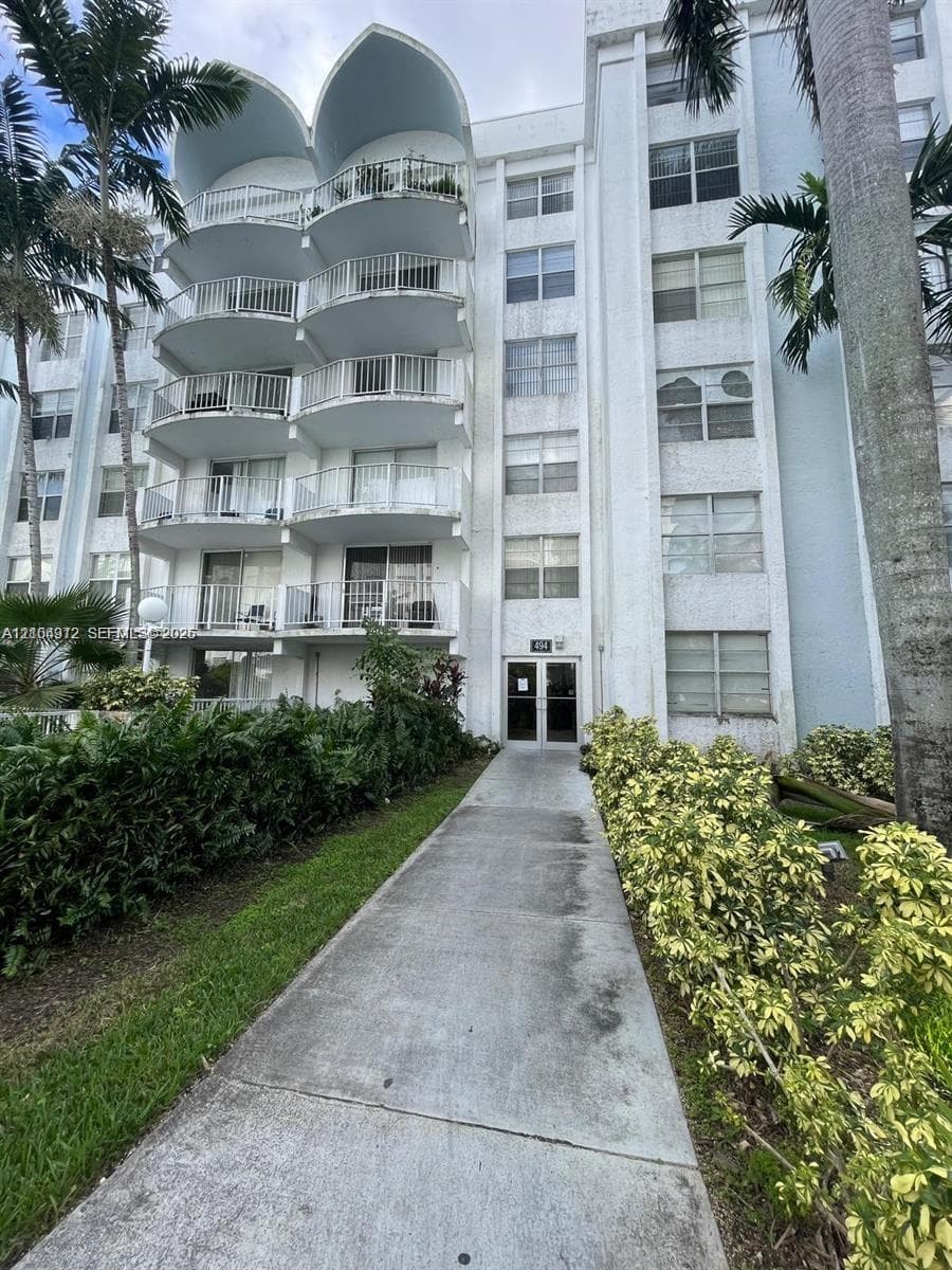 MONTECARLO · #C-105 in Miami - Photo 1