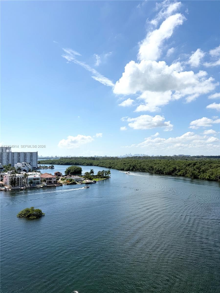 400 Sunny Isles · #1002 in Sunny Isles Beach - Photo 2