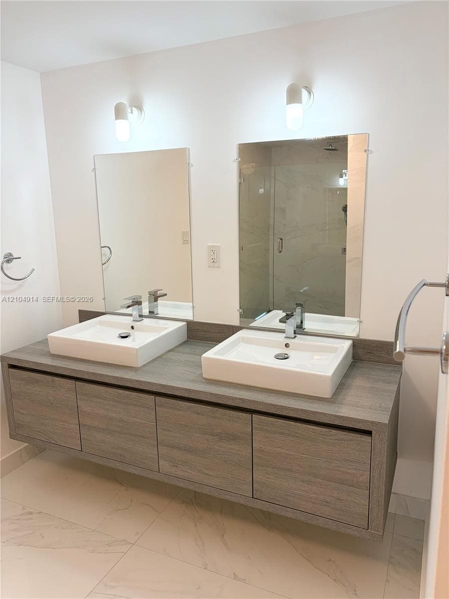 400 Sunny Isles · #1002 in Sunny Isles Beach - Photo 10