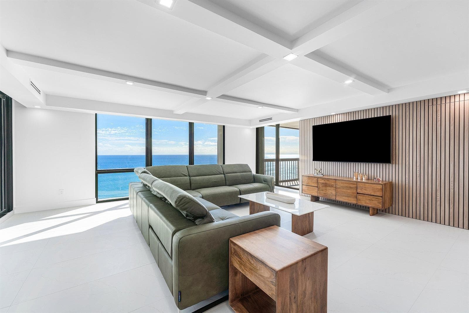006-5380NorthOceanDrive-19D-RivieraBeach