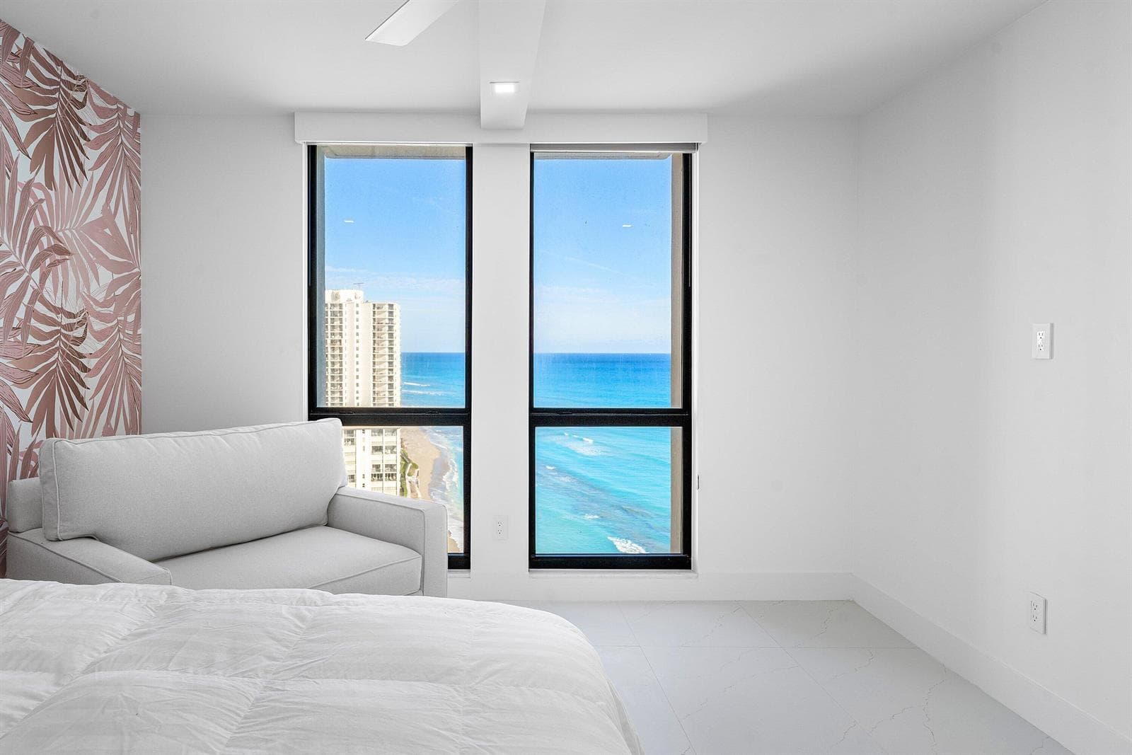 020-5380NorthOceanDrive-19D-RivieraBeach