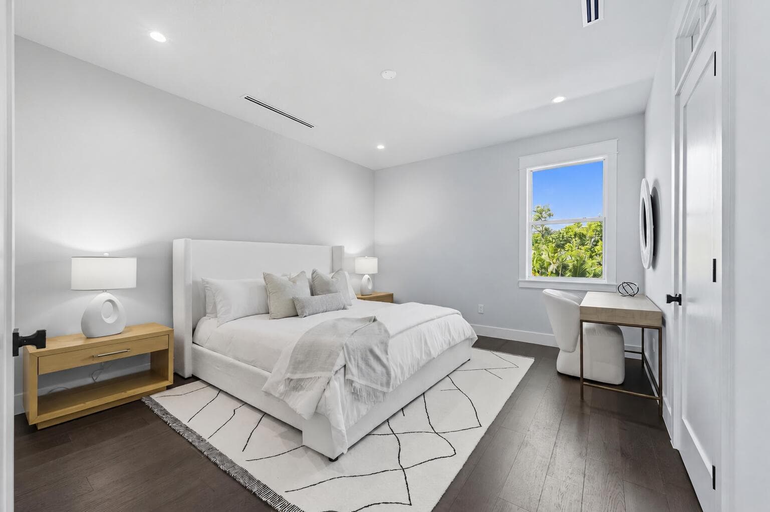 USE THIS PHOTO FOR UPSATIRS GUEST BED 1