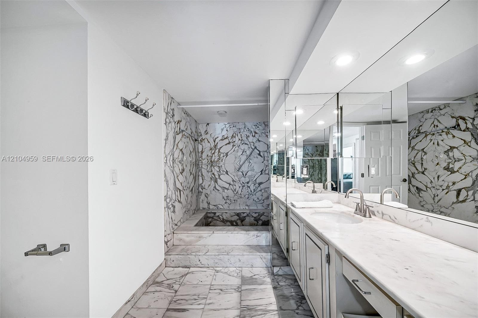 Commodore Club South · #305 in Key Biscayne - Photo 33