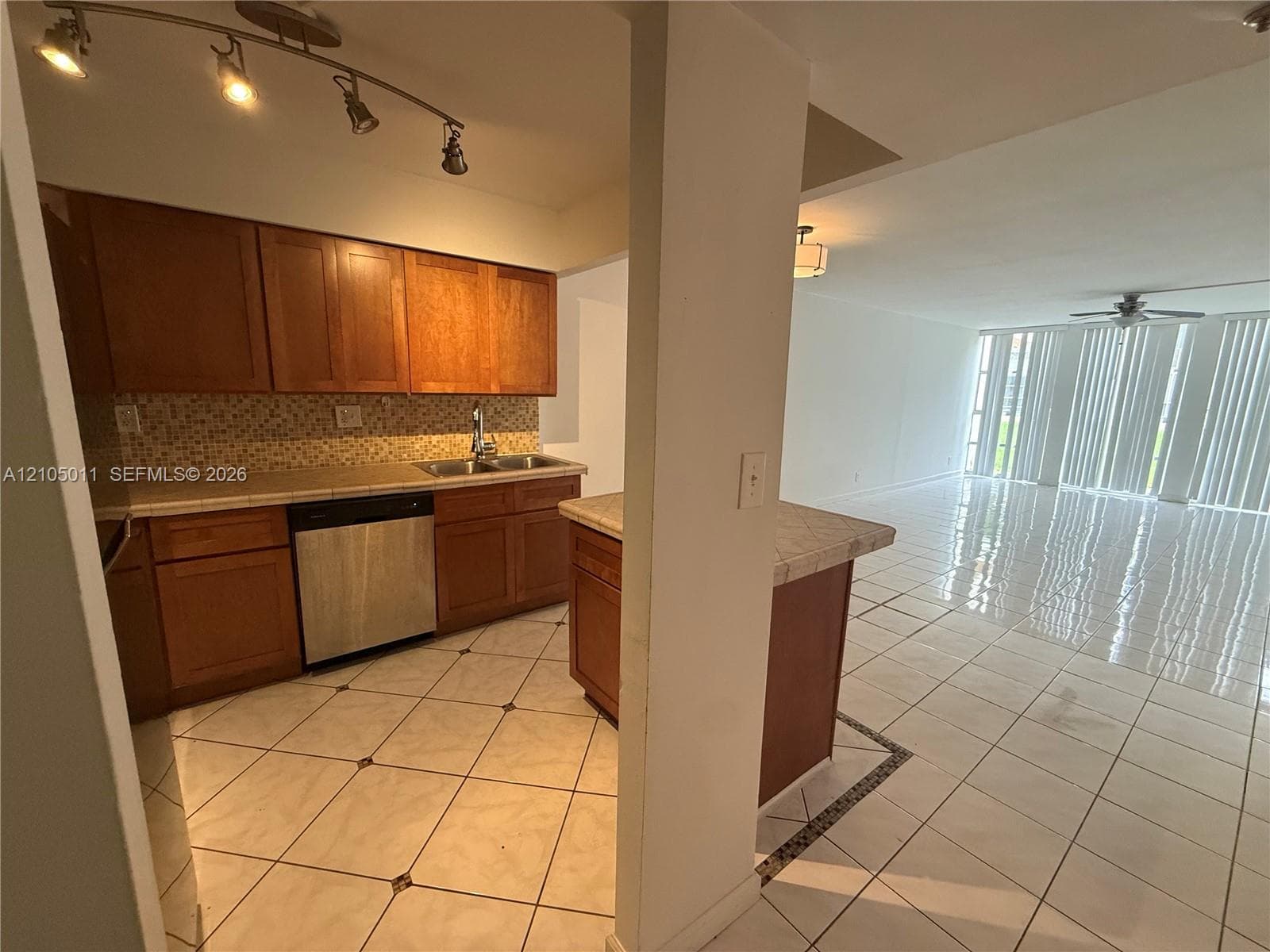 DESOTO PARK CONDO · #106 in Hallandale Beach - Photo 3