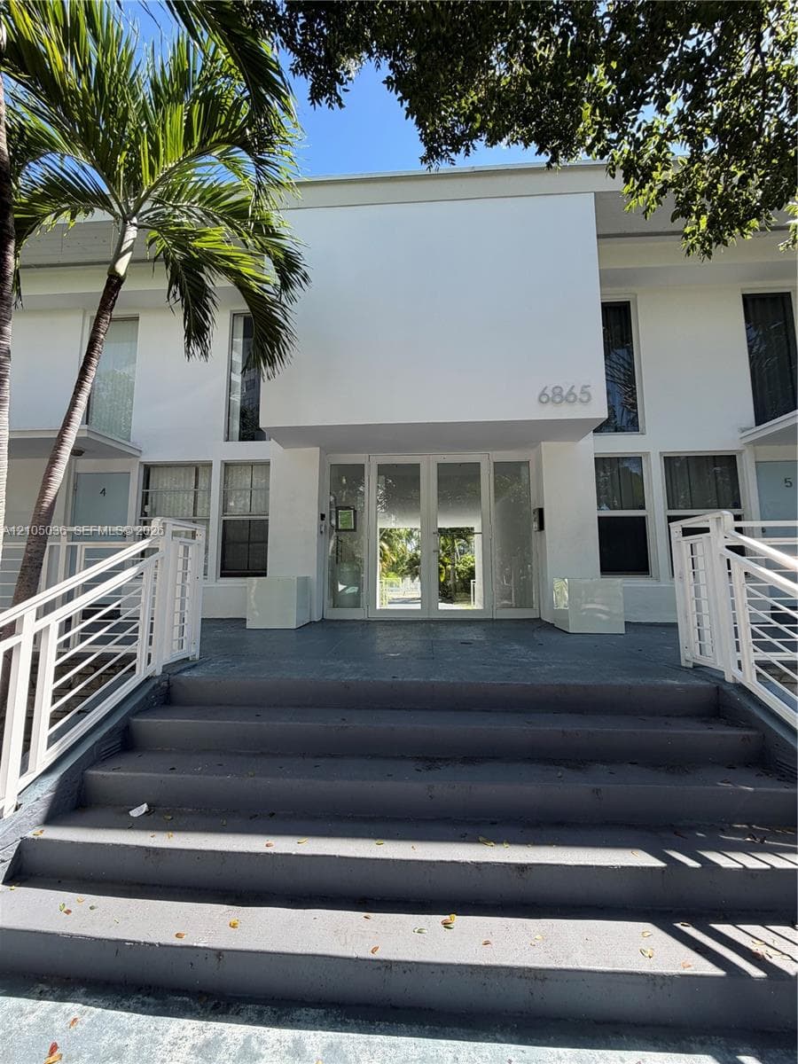 THE TROPICAL RESORT CONDO · #3 in Miami Beach - Photo 1