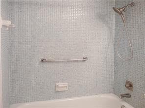 2055 AINSLIE D - MASTER BATH