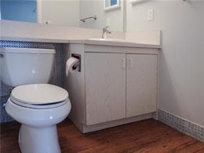2055 AINSLIE D - GUEST BATHROOM