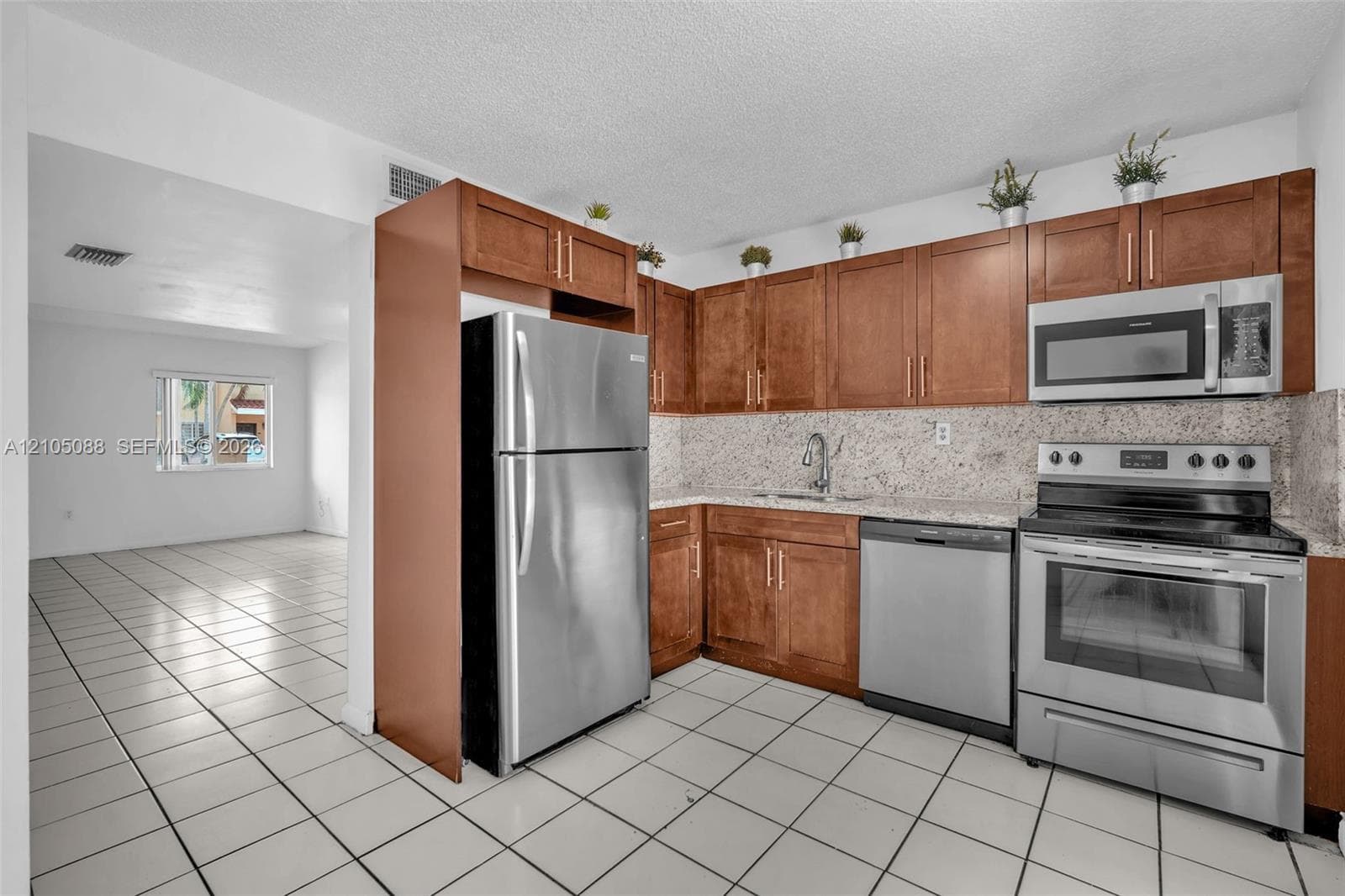 MIRA VILLAS CONDO · #305 in Miami - Photo 11