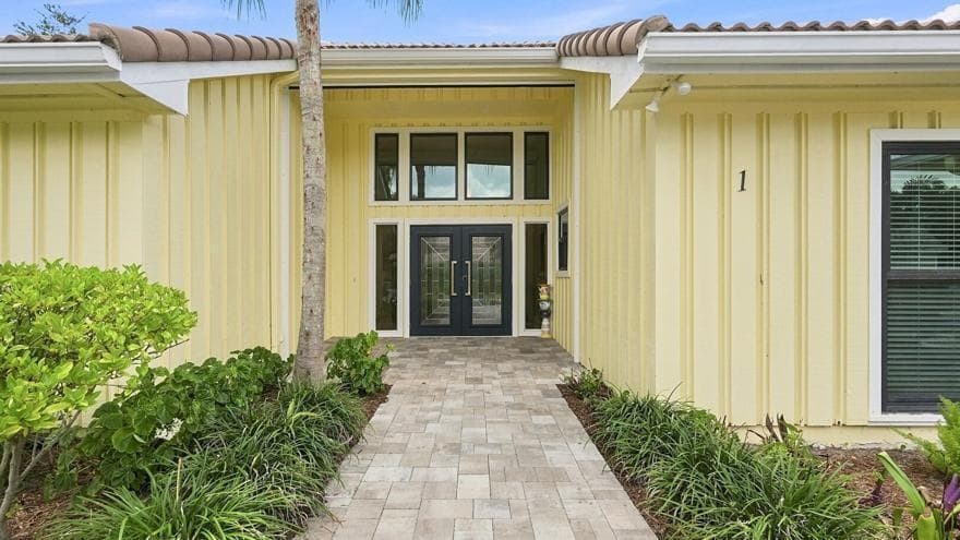 Double Door Entrance with Remote Screen