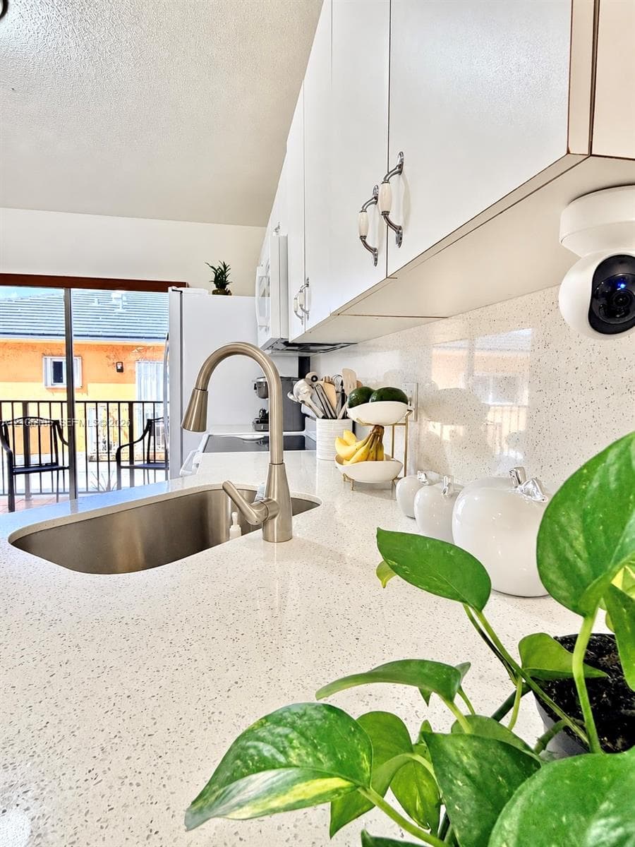 El Prado XIV Condo · #230 in Hialeah - Photo 4