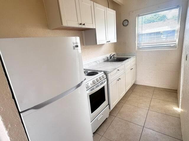 512 apt 4 - kitchen