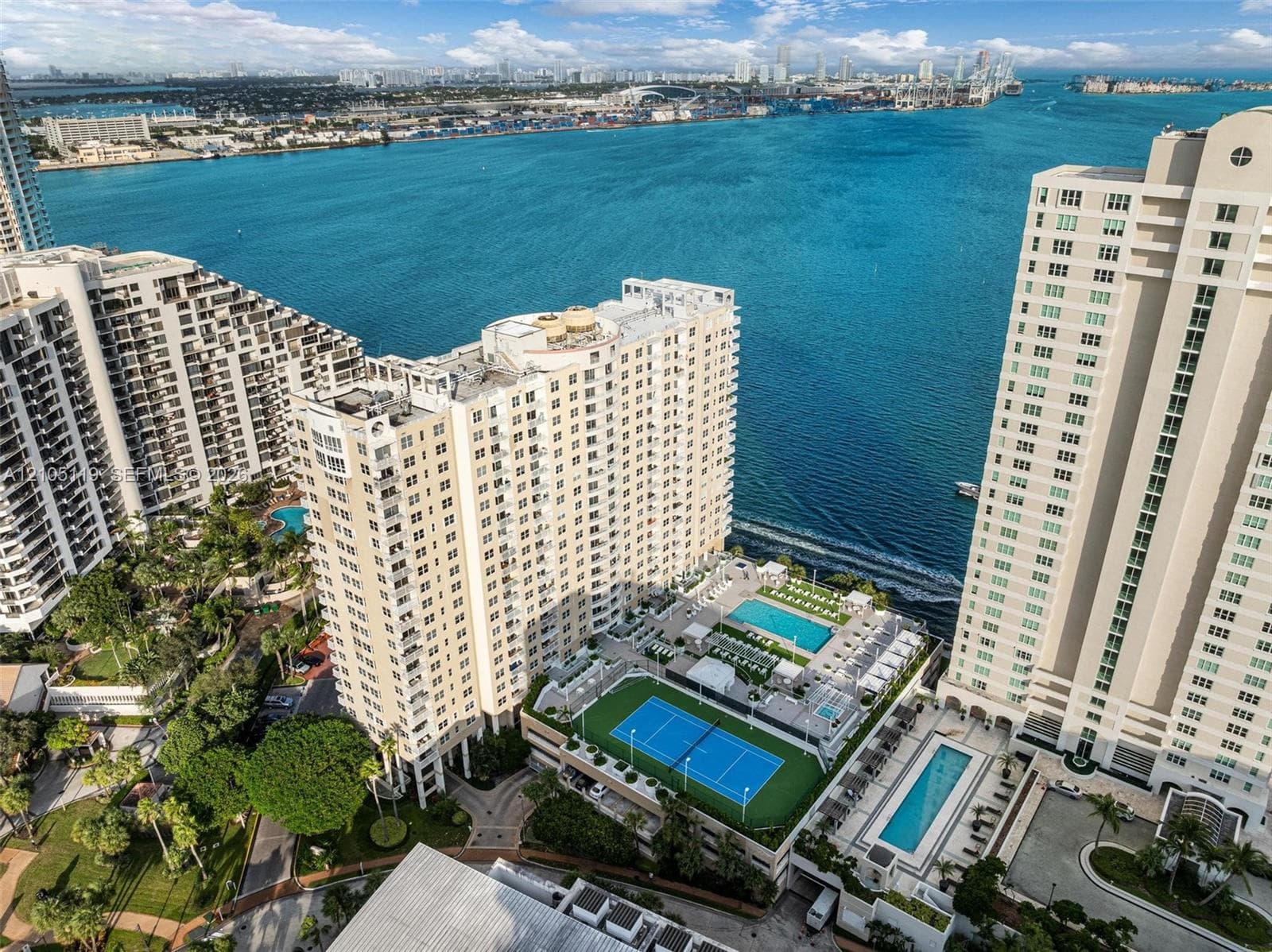 Isola · #1802 in Miami - Photo 17