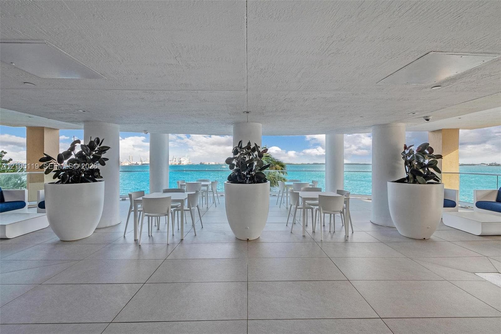 Isola · #1802 in Miami - Photo 32