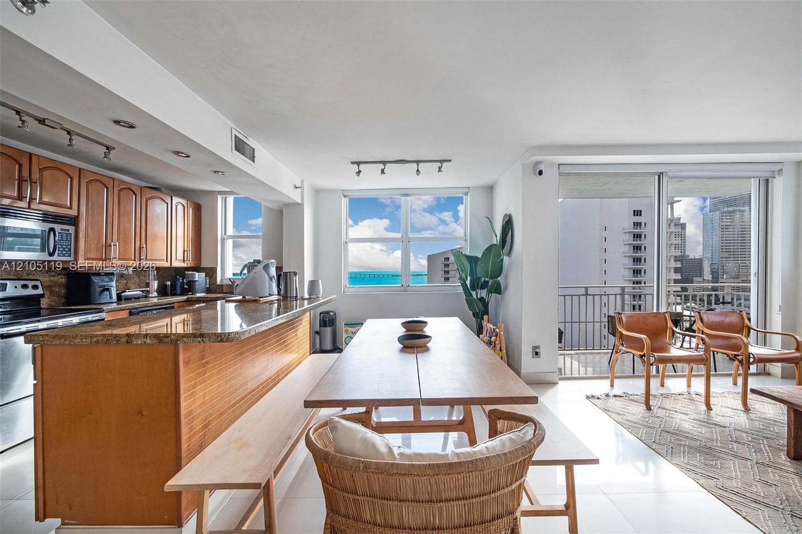 Isola · #1802 in Miami - Photo 5