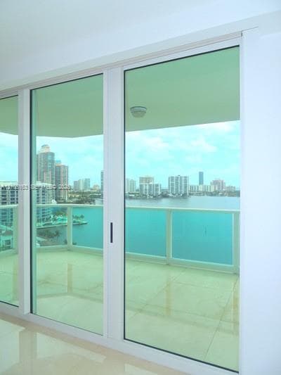 Peninsula II · #1505 in Aventura - Photo 8