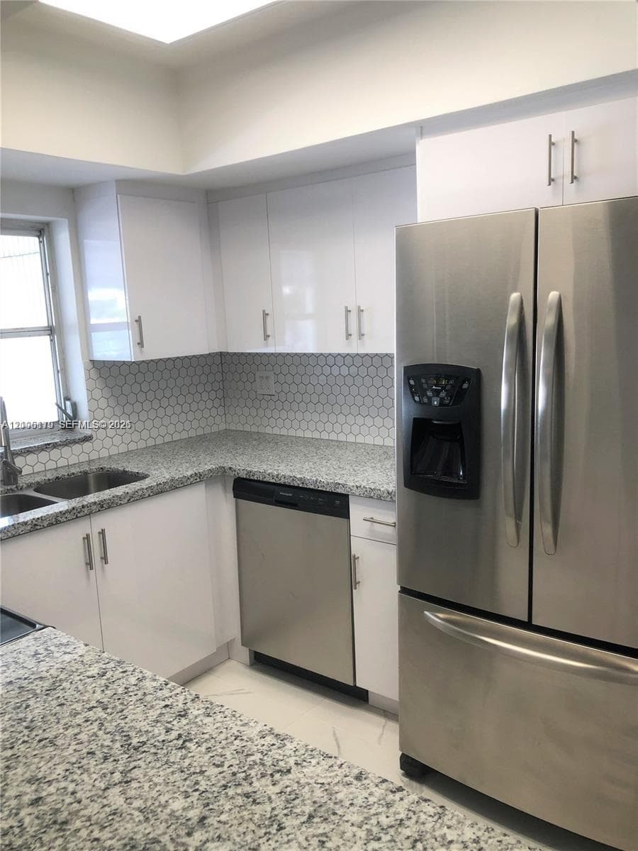 7443 Twin Sabal Dr photo 3