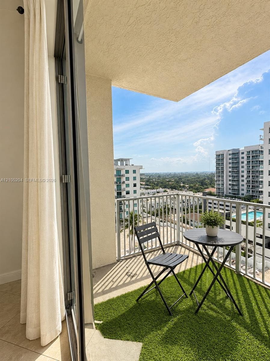 HOLLYWOOD STATION RES CON · #1008 in Hollywood - Photo 17