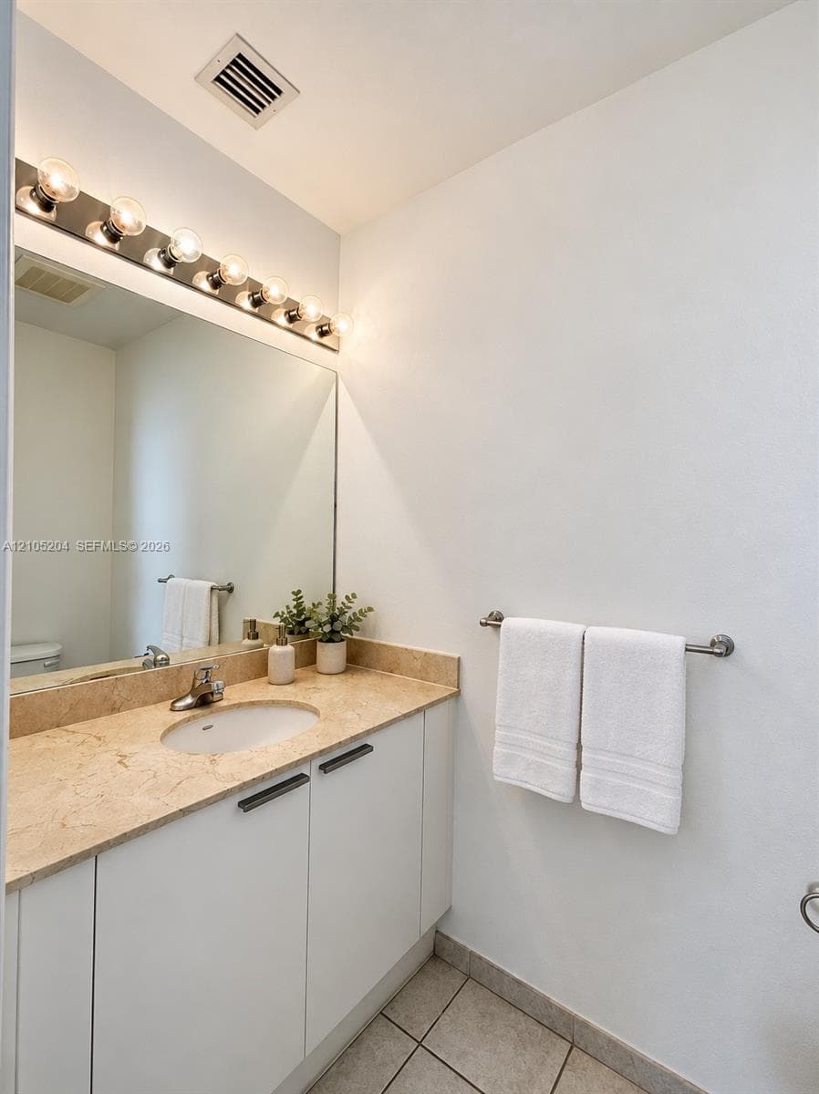 Half Bathroom/ Powderooom